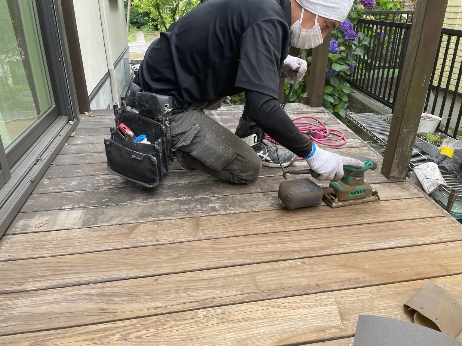 ウッドデッキ研磨作業